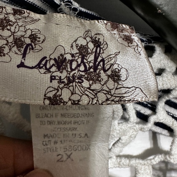 White and Black Top Size Large
Excellent condition. - Picture 2 of 7